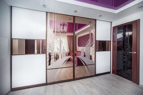 Шкафы-купе фото дизайн в гостиную: во всю стену, оформление дверей в интерьере, большой и стильный, красивый шкаф