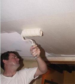 Стеклообои на потолок: как клеить под покраску, видео и фото примеры