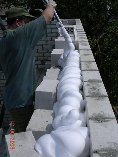 Утепление пеноизолом стен и крыши домов: видео, советы