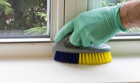 Чем отмыть пластиковые окна и подоконник от пятен и грязи