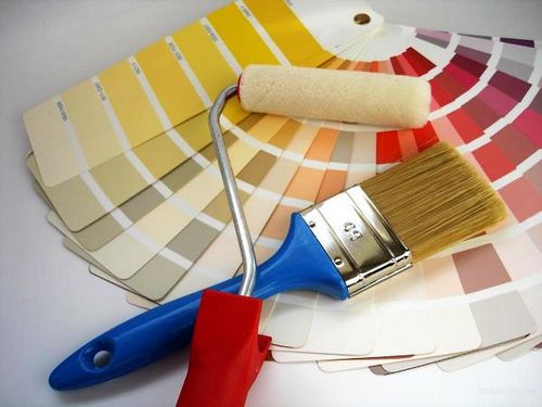 Покраска потолка акриловой краской: преимущества, технология, видео-инструкция