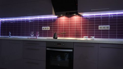Светодиодная подсветка для кухни рабочей зоны: преимущества и метод монтажа