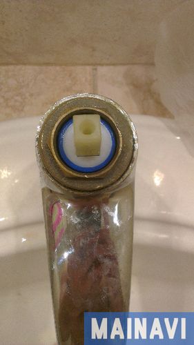 Течет кран в ванной - как починить (замена картриджа)
