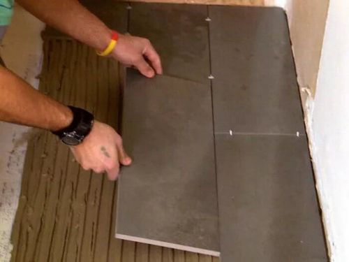 Укладка керамической плитки на пол: как положить своими руками.