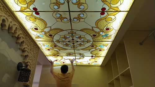 Витражный потолок с подсветкой Тиффани: фото, цена пленки, система профилей и монтаж