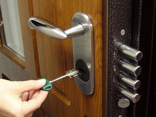 Замена замка на входной металлической двери