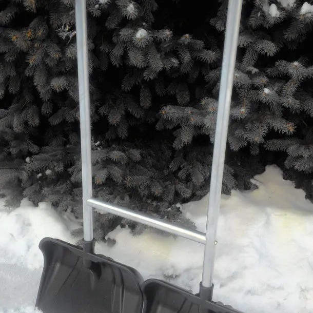 Скребок для снега с двумя ковшами