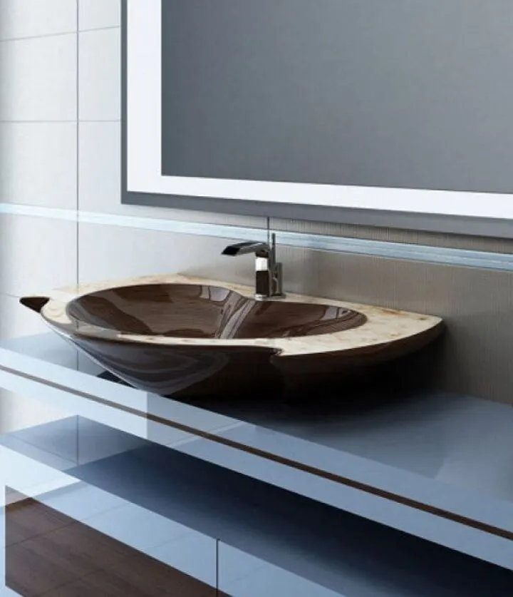 Деревянная раковина всегда будет неповторимо смотреться в дизайне ванной комнаты
