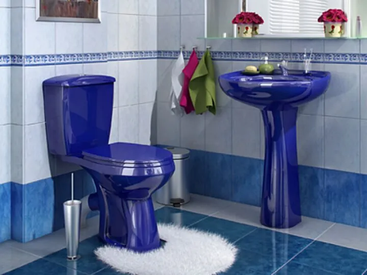 Дизайн цветной раковины и унитаза в ванной комнате