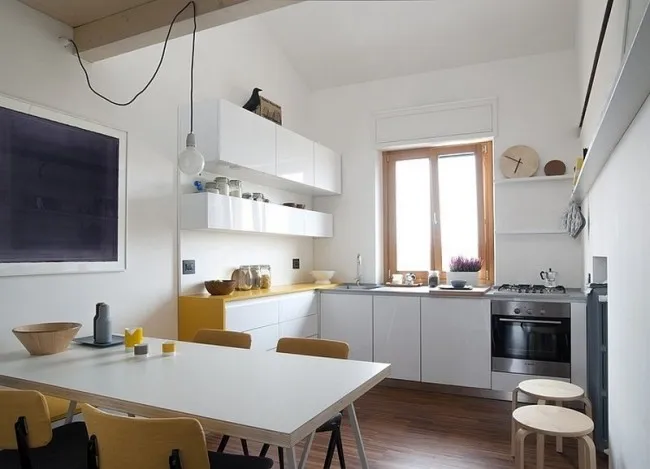 Интерьер и дизайн кухни с окном в рабочей зоне - 70 идей с фото