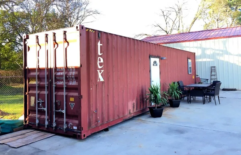 Сарай в виде контейнера – компактная и надежная конструкция