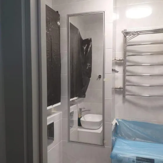 Встроенный зеркальный шкаф в ванную