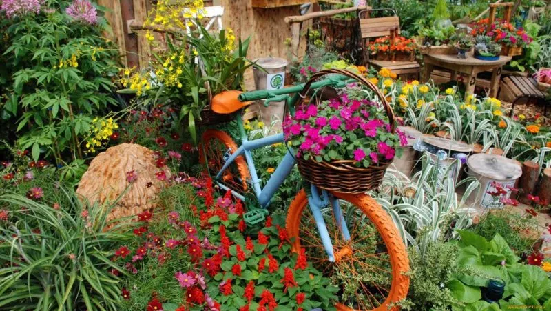 Велосипед цветник для сада