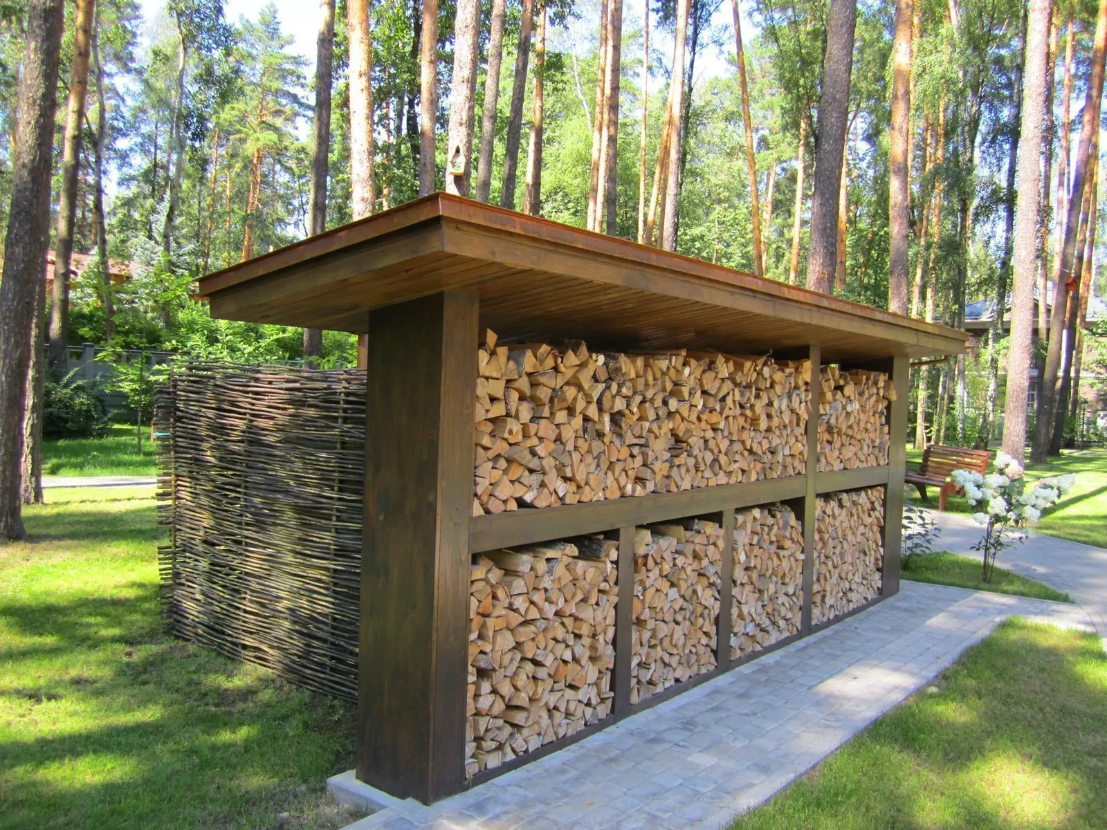 Хранение дров на участке