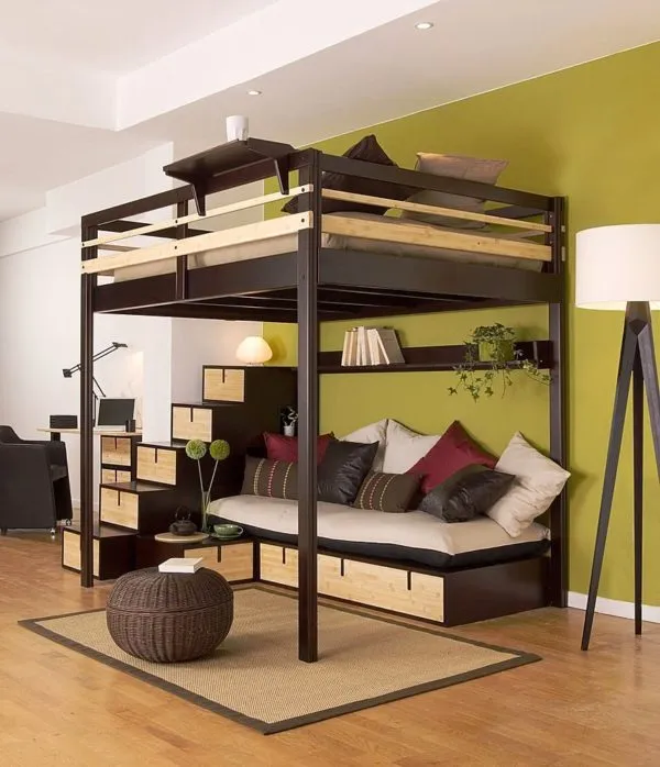 Стационарная кровать на 4-х опорах может быть установлена в любом месте помещения