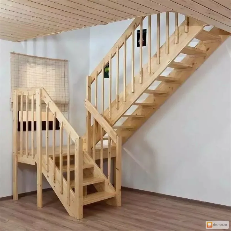 Деревянная лестница на мансарду