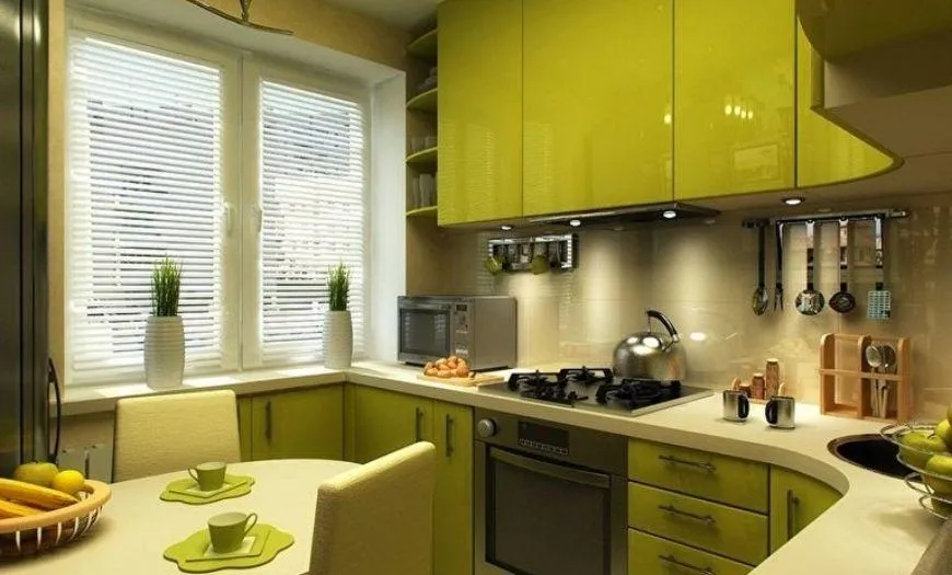 Кухня в ярко-зелёных тонах.