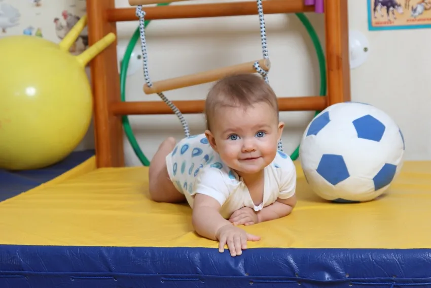 Спортивный уголок позволит малышу физически развиваться с раннего возраста