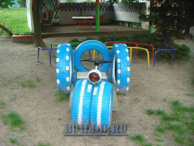 Авто для детской площадки из шин – фото - 2.
