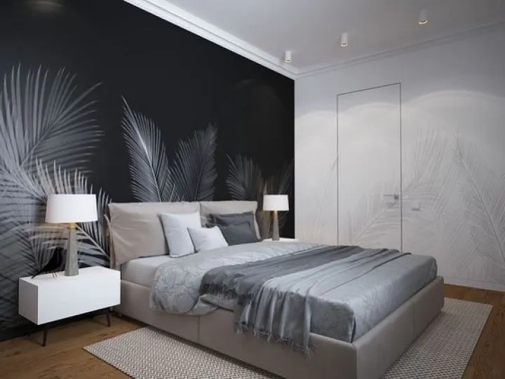Оцените дизайн спальни с черной стеной в изголовье.
